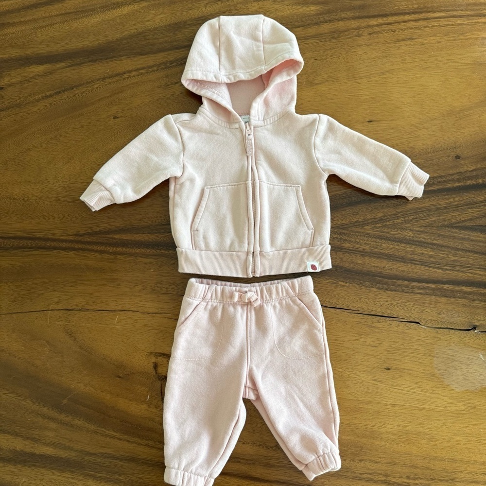 Carter’s Soft Pink Sweat Set size 3M